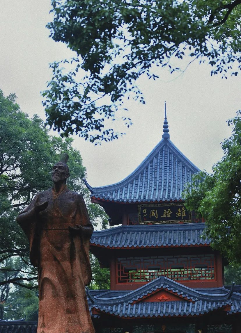 DƬ